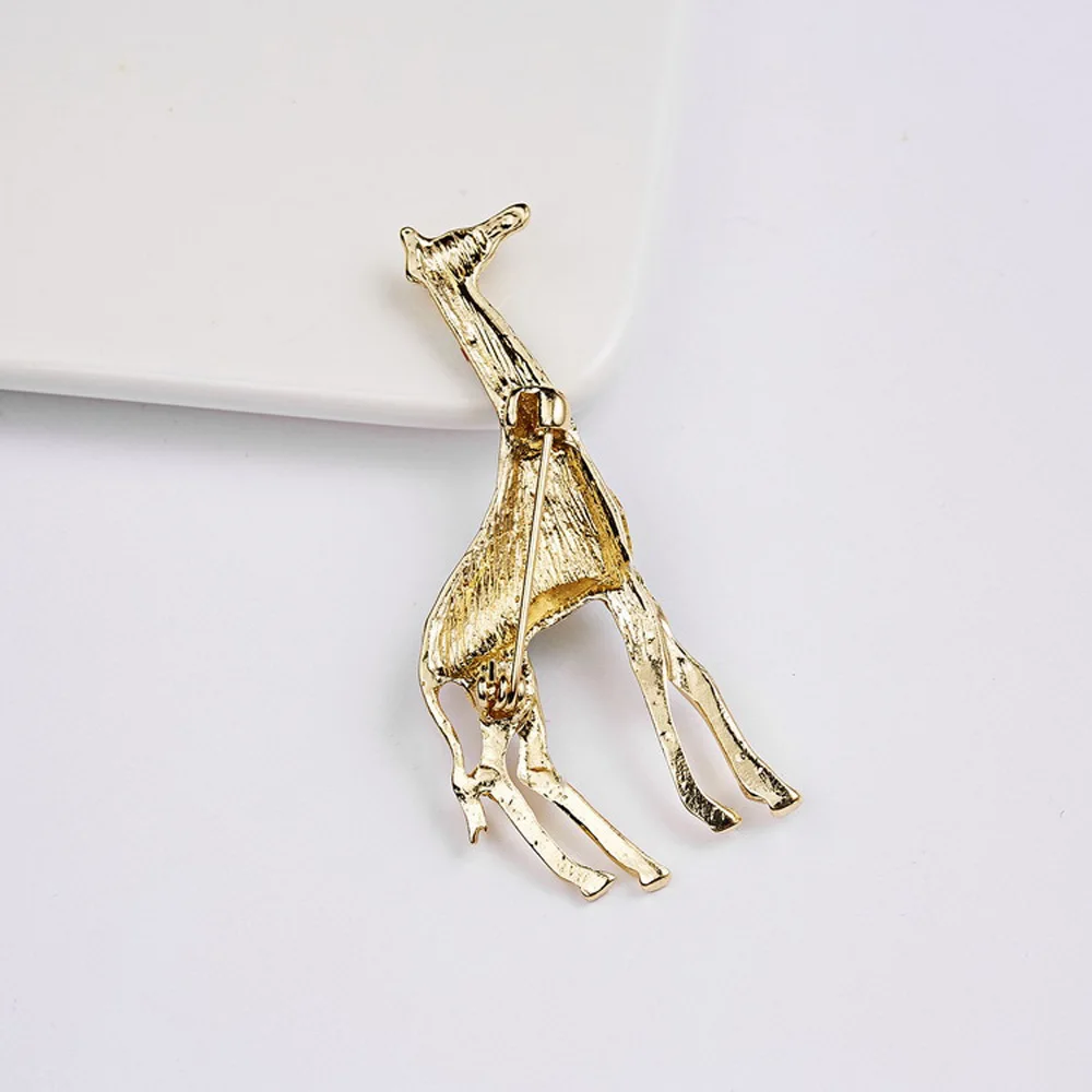 Colorful Giraffe Fashion Brooch Lovely Cartoon Brooch Collar Pin Alloy Scarf Buckle for Women Fashion Jewelry Clothing Decor New