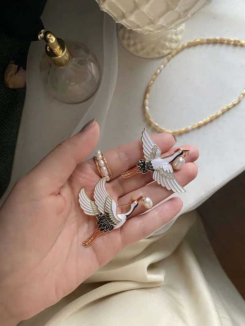 Fashion White Cranes Brooches Enamel Pin Vintage Pin Badge Women Luxury Jewelry Scarf Buckle Corsages Clothes Decoration