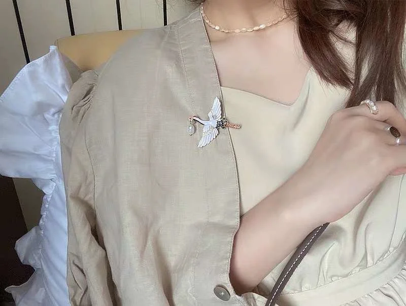 Fashion White Cranes Brooches Enamel Pin Vintage Pin Badge Women Luxury Jewelry Scarf Buckle Corsages Clothes Decoration