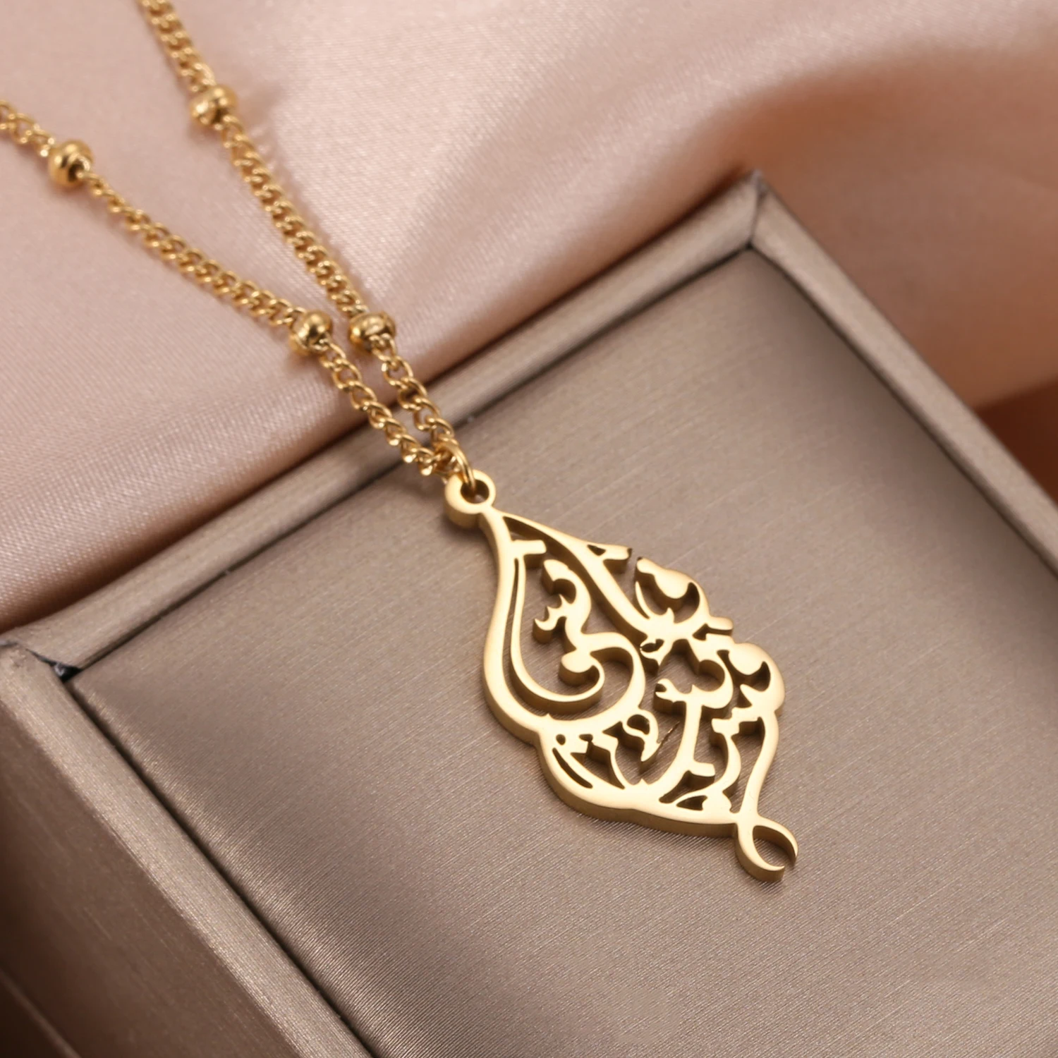 "I AM NEAR" NECKLACE Qur'an Allah Calligraphy Personalized Stainless Steel Islamic Pendant Jewelry For Women Gifts Religious